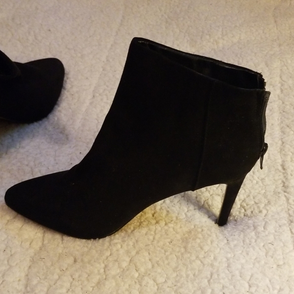 Shoes - Picture 2 of 3